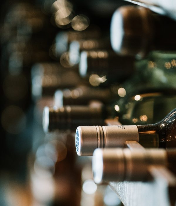 hermes-rivera-aK6WGqxyHFw-unsplash (1) Cave à vin VINSUDEST
